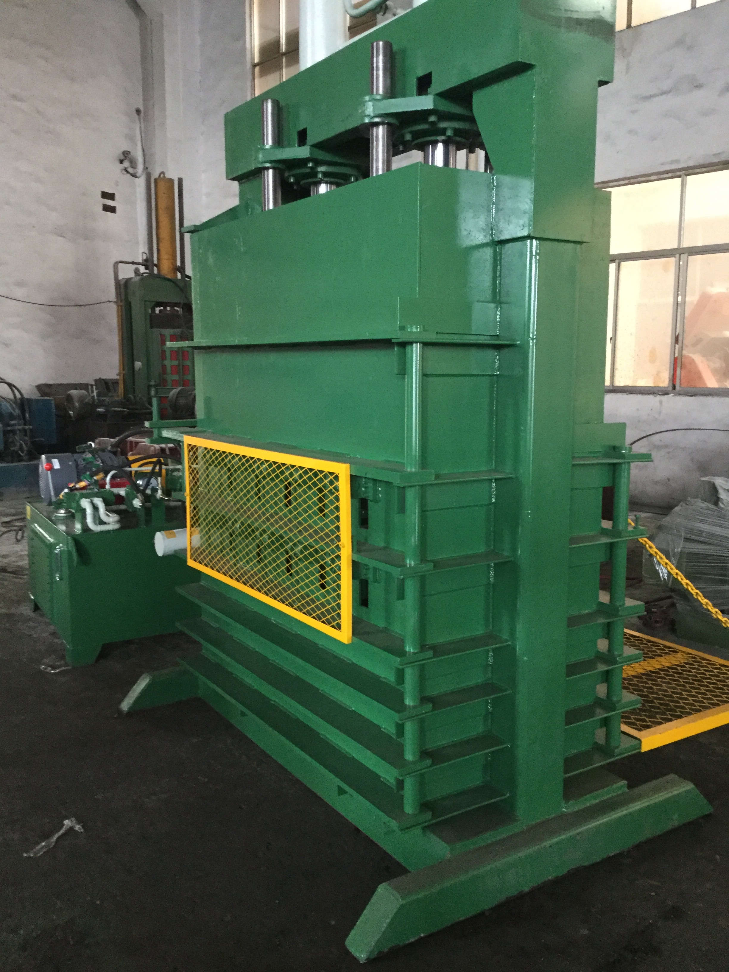 Vertical Baler For Cardboard & Plastic Recycling, 200 Ton Press Force With 30kW Motor